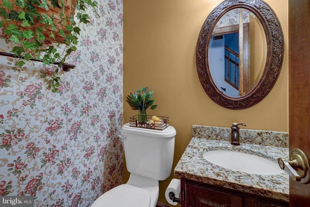7706 LAKELOFT CT, Fairfax Station, VA 22039