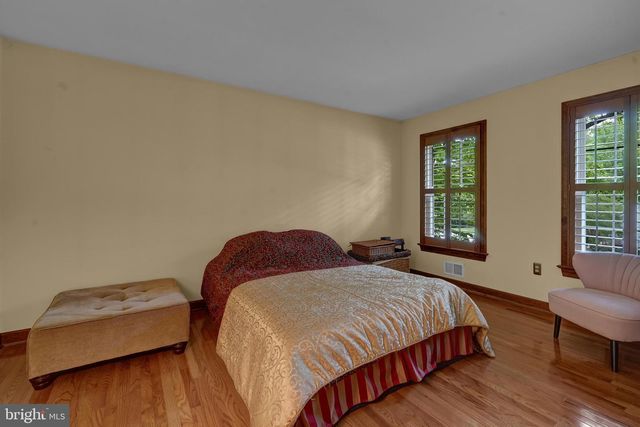 7706 LAKELOFT CT, Fairfax Station, VA 22039