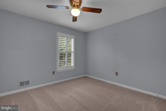 7706 LAKELOFT CT, Fairfax Station, VA 22039