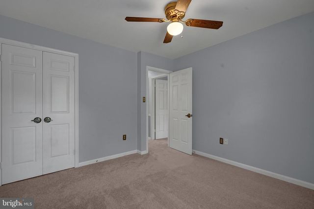 7706 LAKELOFT CT, Fairfax Station, VA 22039