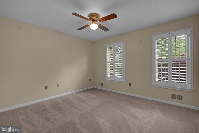 7706 LAKELOFT CT, Fairfax Station, VA 22039