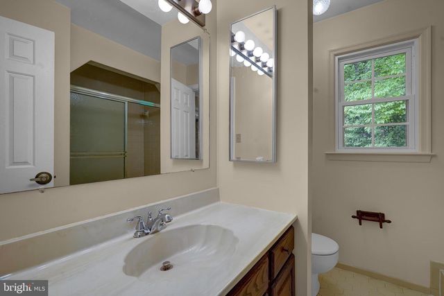 7706 LAKELOFT CT, Fairfax Station, VA 22039