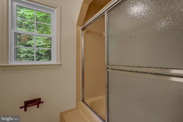 7706 LAKELOFT CT, Fairfax Station, VA 22039