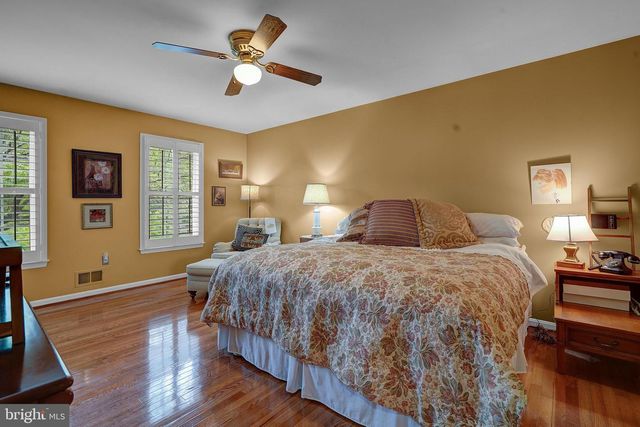 7706 LAKELOFT CT, Fairfax Station, VA 22039