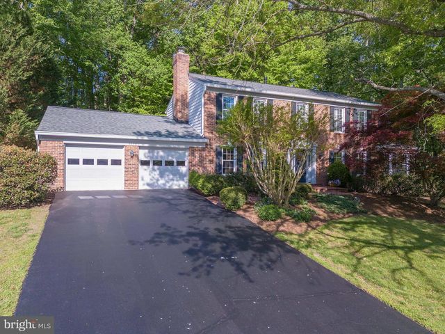 7706 LAKELOFT CT, Fairfax Station, VA 22039
