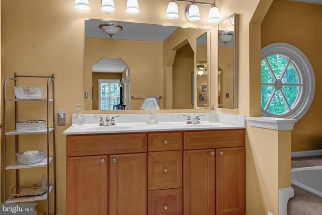 7706 LAKELOFT CT, Fairfax Station, VA 22039