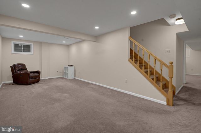 7706 LAKELOFT CT, Fairfax Station, VA 22039