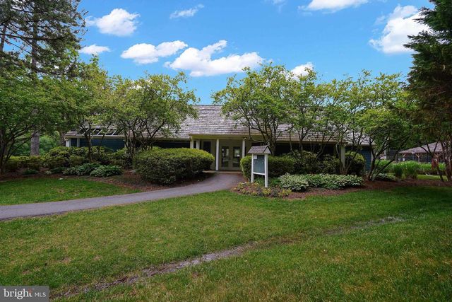 7706 LAKELOFT CT, Fairfax Station, VA 22039