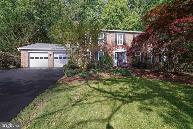 7706 LAKELOFT CT, Fairfax Station, VA 22039
