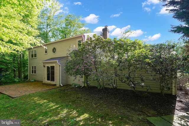 7706 LAKELOFT CT, Fairfax Station, VA 22039