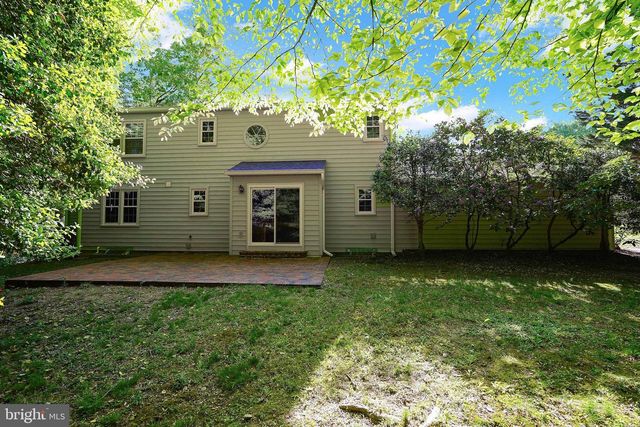 7706 LAKELOFT CT, Fairfax Station, VA 22039