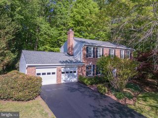 7706 LAKELOFT CT, Fairfax Station, VA 22039