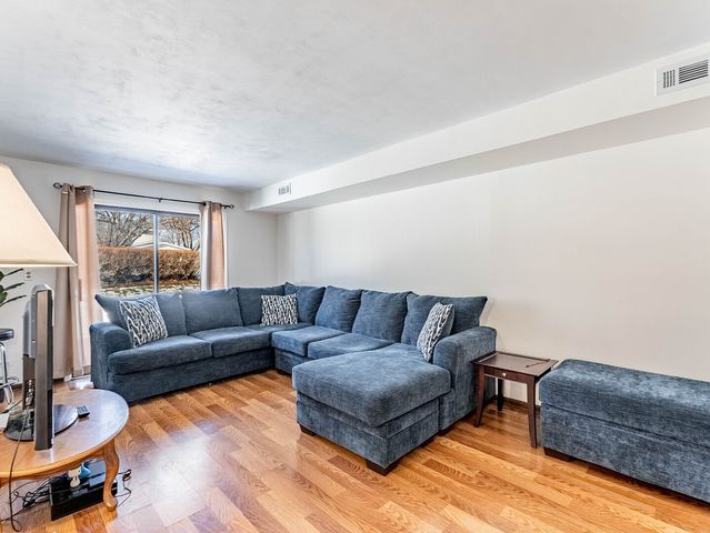 159 Chatham Court B, Bloomingdale, IL 60108