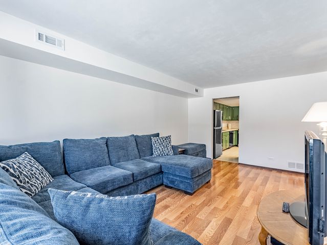 159 Chatham Court B, Bloomingdale, IL 60108