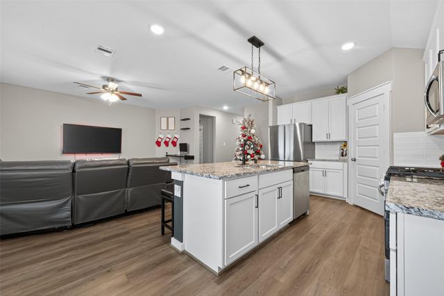 30301 Kingston Heath Drive, Cleveland, TX 77327