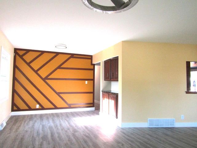 3850 College AVENUE, Greenfield, WI 53221