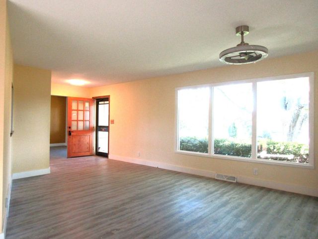 3850 College AVENUE, Greenfield, WI 53221