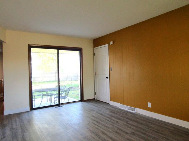 3850 College AVENUE, Greenfield, WI 53221