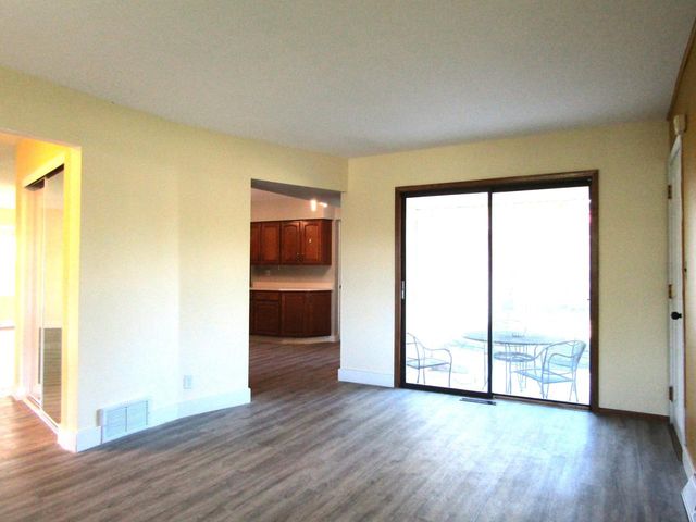 3850 College AVENUE, Greenfield, WI 53221