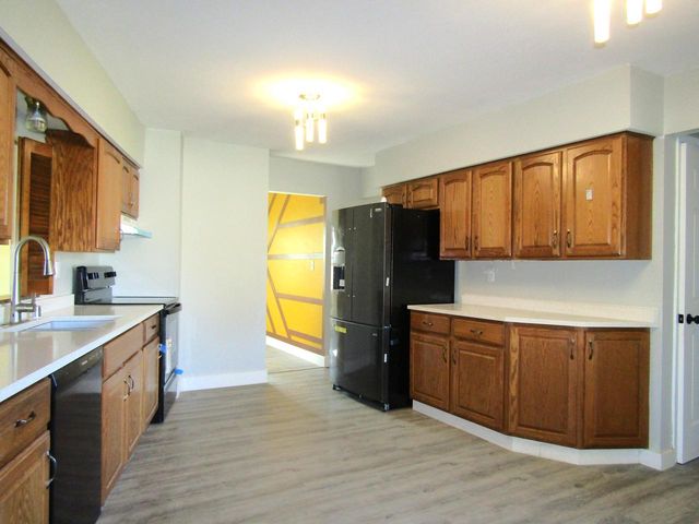 3850 College AVENUE, Greenfield, WI 53221