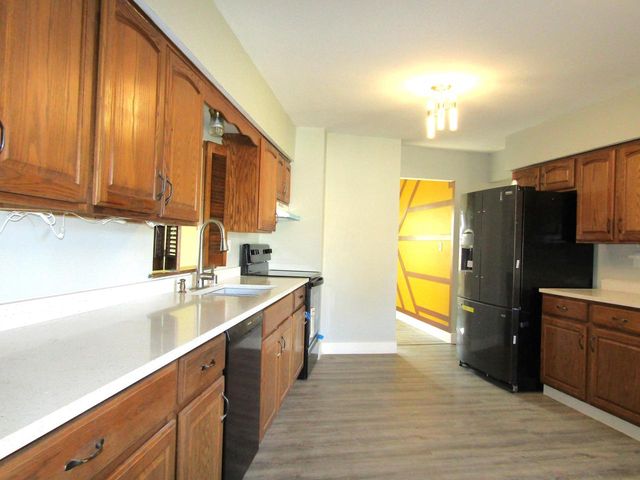 3850 College AVENUE, Greenfield, WI 53221