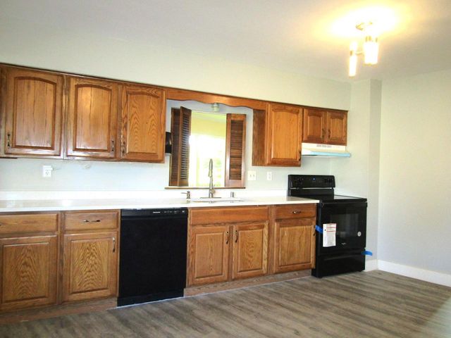 3850 College AVENUE, Greenfield, WI 53221