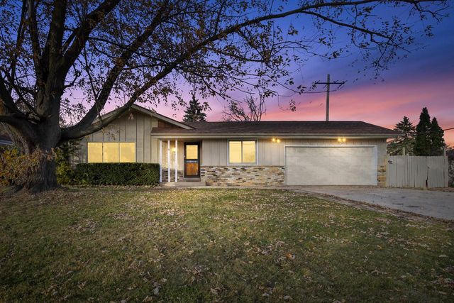 3850 College AVENUE, Greenfield, WI 53221