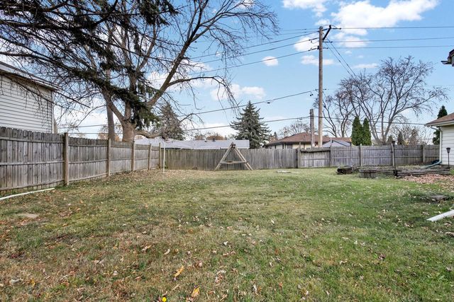 3850 College AVENUE, Greenfield, WI 53221