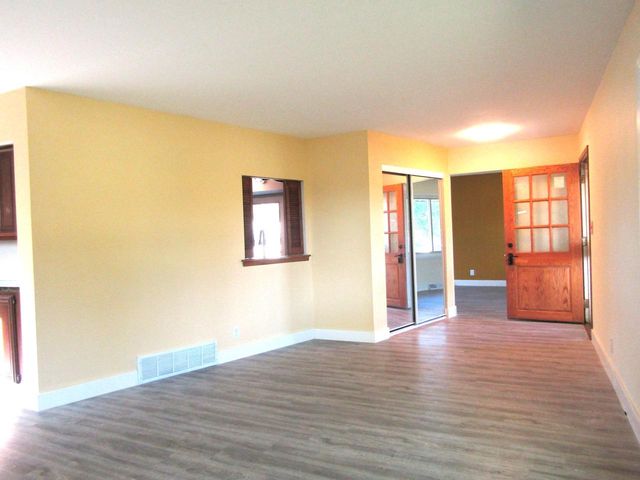3850 College AVENUE, Greenfield, WI 53221
