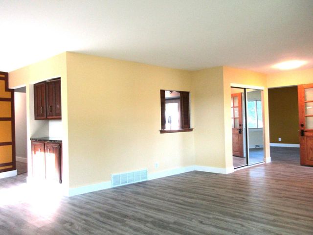 3850 College AVENUE, Greenfield, WI 53221
