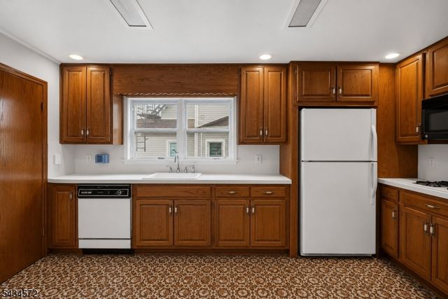 704 Parker St, Newark City, NJ 07104