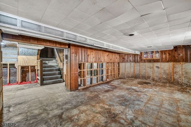 704 Parker St, Newark City, NJ 07104