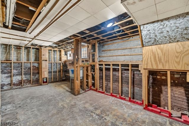 704 Parker St, Newark City, NJ 07104