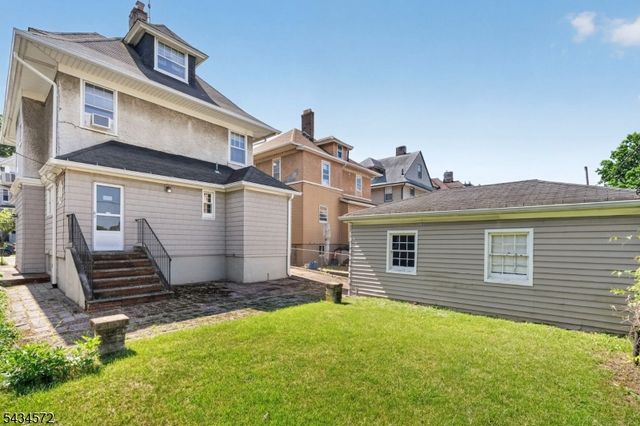 704 Parker St, Newark City, NJ 07104