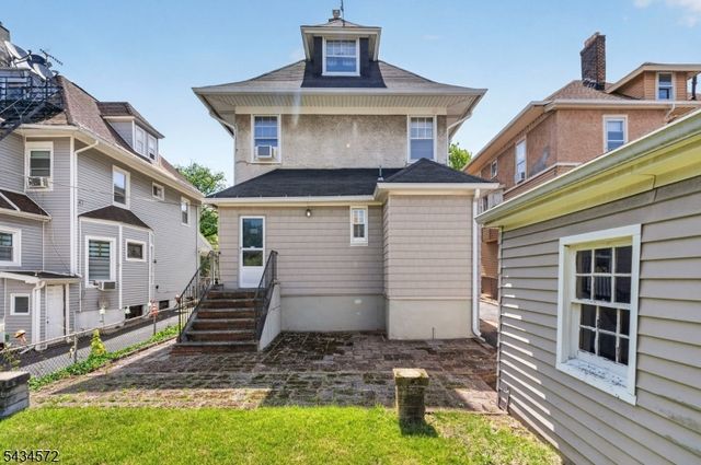 704 Parker St, Newark City, NJ 07104