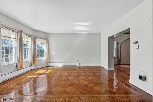 704 Parker St, Newark City, NJ 07104