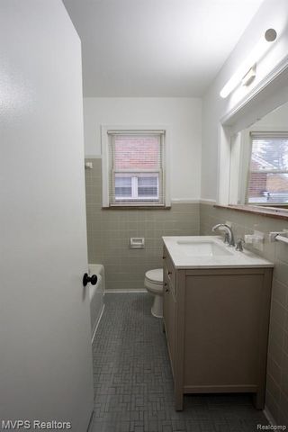 19935 Damman Street, Harper Woods, MI 48225