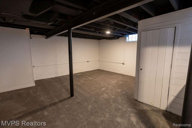 19935 Damman Street, Harper Woods, MI 48225