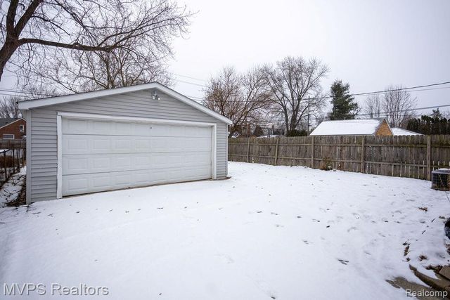 19935 Damman Street, Harper Woods, MI 48225