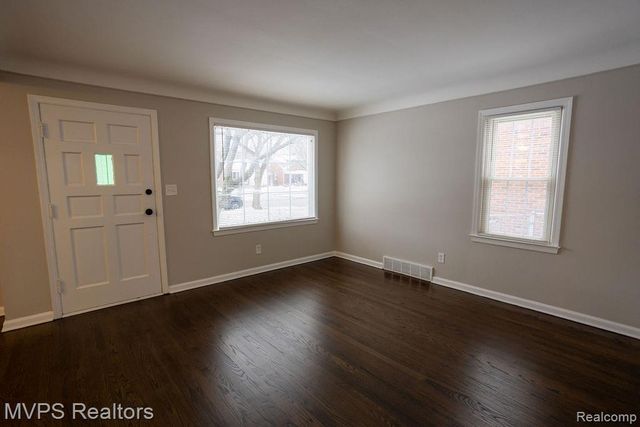 19935 Damman Street, Harper Woods, MI 48225