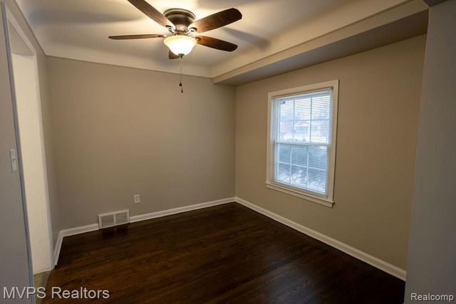 19935 Damman Street, Harper Woods, MI 48225