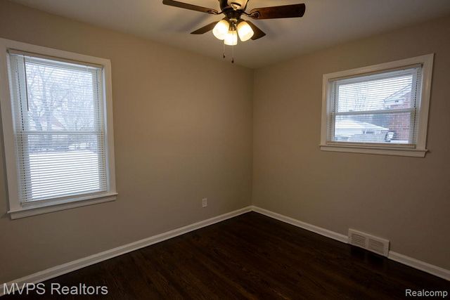 19935 Damman Street, Harper Woods, MI 48225