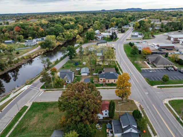 825 E State Street, Mauston, WI 53948