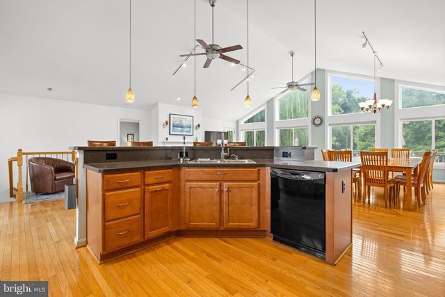 125 LAKE CT., Bumpass, VA 23024