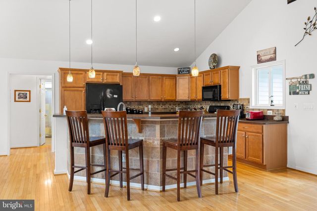 125 LAKE CT., Bumpass, VA 23024