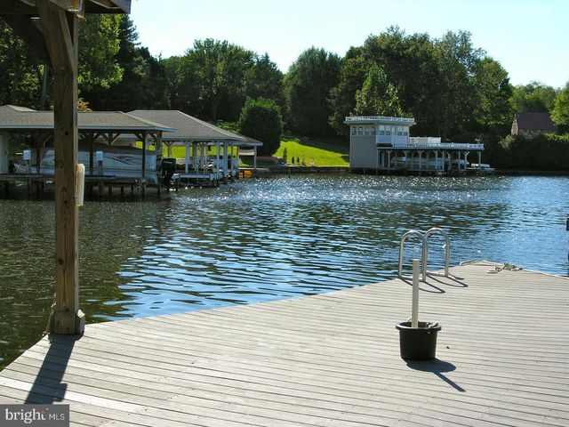 125 LAKE CT., Bumpass, VA 23024