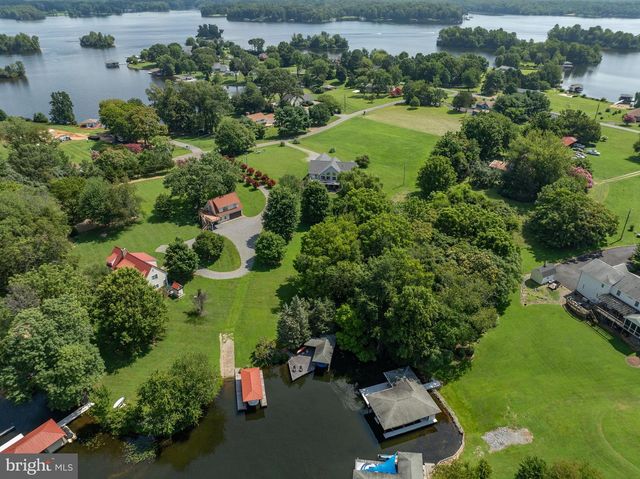 125 LAKE CT., Bumpass, VA 23024