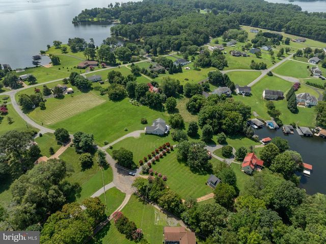 125 LAKE CT., Bumpass, VA 23024