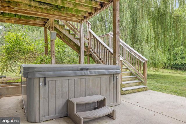 125 LAKE CT., Bumpass, VA 23024