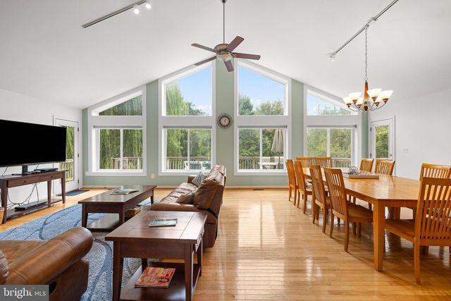 125 LAKE CT., Bumpass, VA 23024